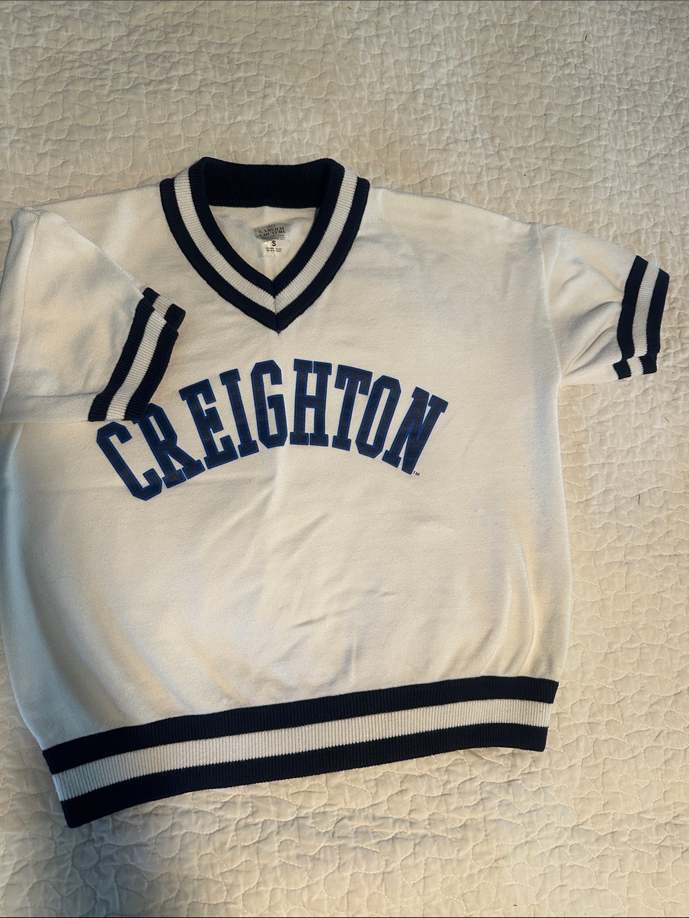 Creighton White & Navy Short Sleeve V-Neck sweater